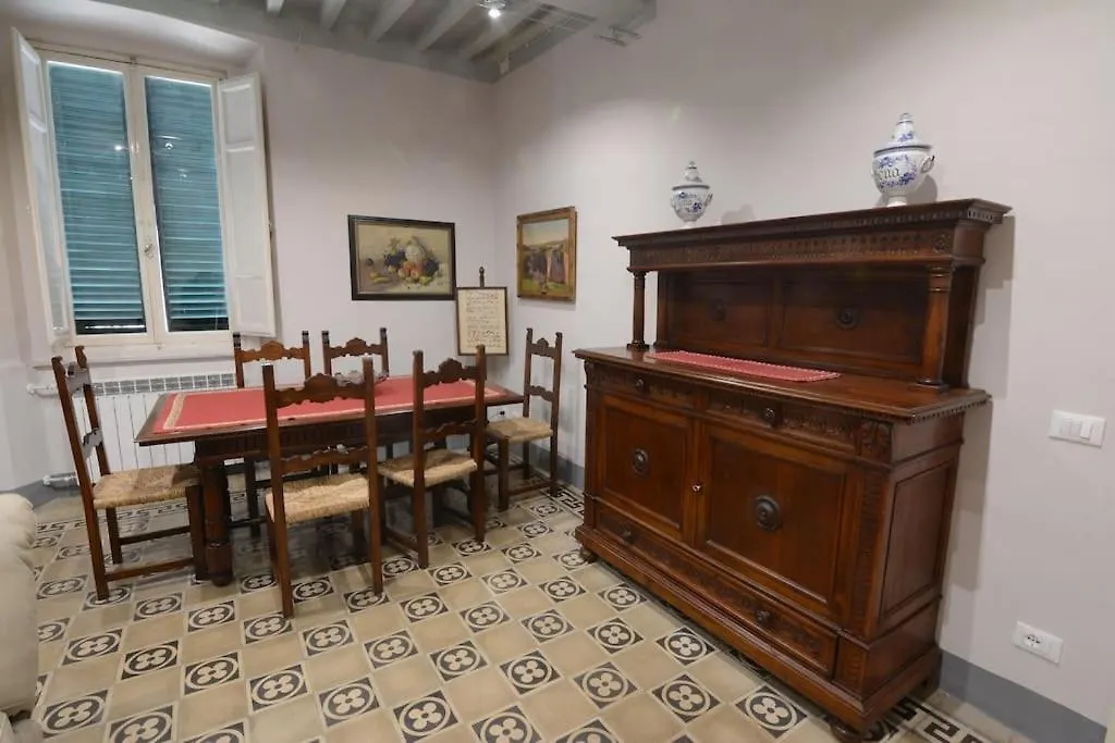 Grande Appartamento In Versilia Camaiore